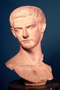 Caligula császár mellszobra (i.sz. 12-41) Trákiából, Kr.u. 39-40 (márvány)